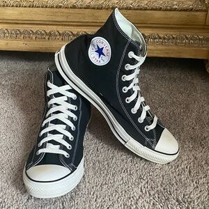 ❤️SOLD❤️Unisex Converse Chuck Taylor Classic Black and White High-Tops